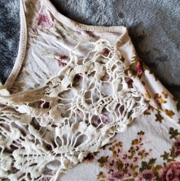 Vintage Floral Blouse - Picture 4 of 5